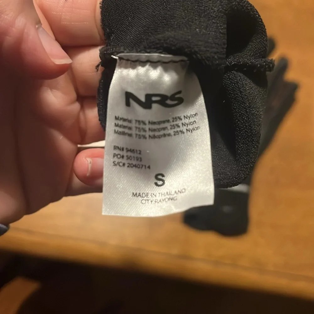 NRS Hydroskin Gloves - Picture 3 of 3
